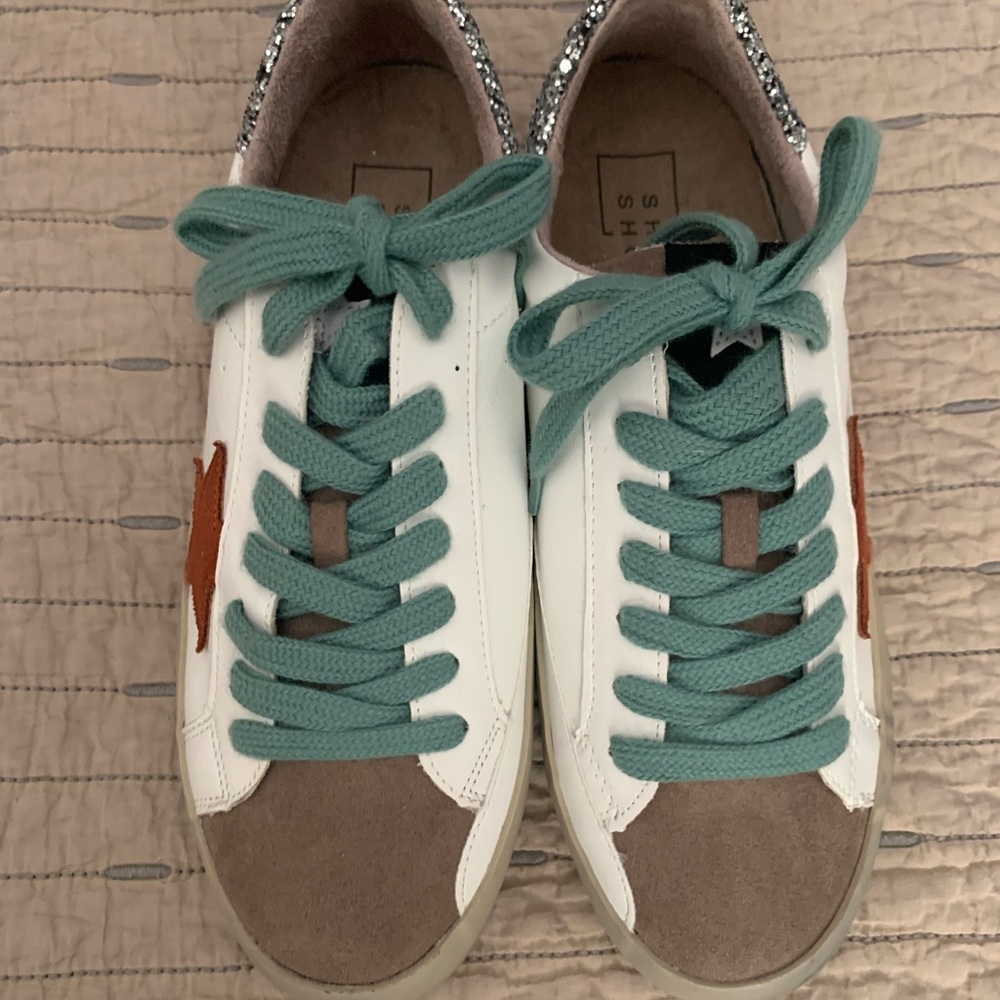 Shu Shop Paula fashion tennies 6.0